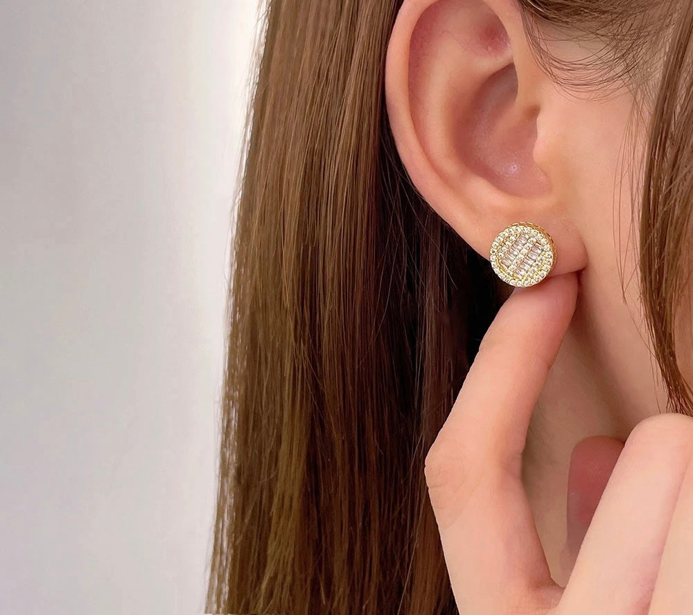 Round Cut Stud Earring