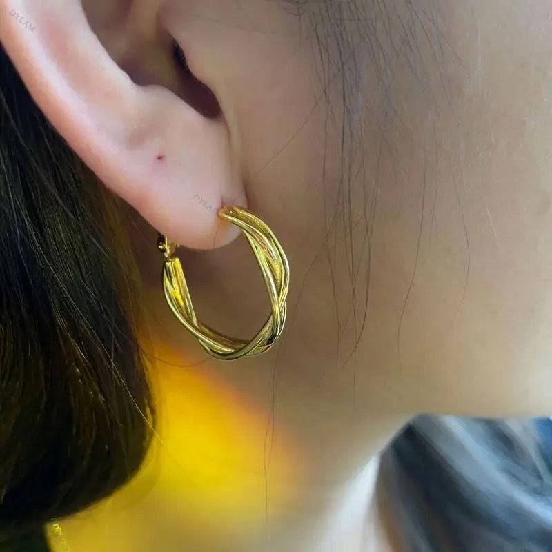 Everyday Hoop Earring